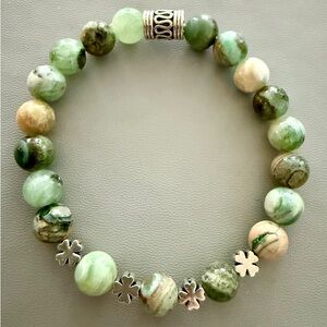 Beautiful green agate with silvery shamrocks!